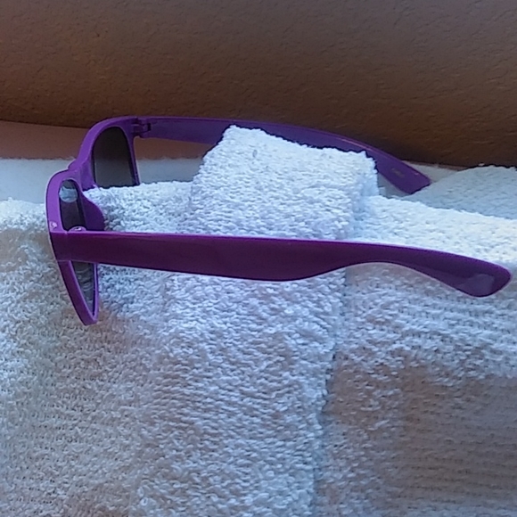 Purple w/case-Paris & key fob, Sunglasses - Picture 7 of 8